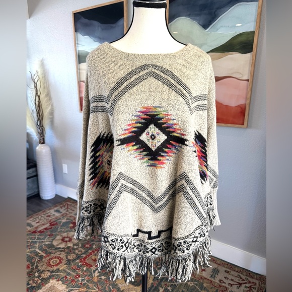 Kamana Southwest Fringe Poncho - Cream and Black - Picture 6 of 10